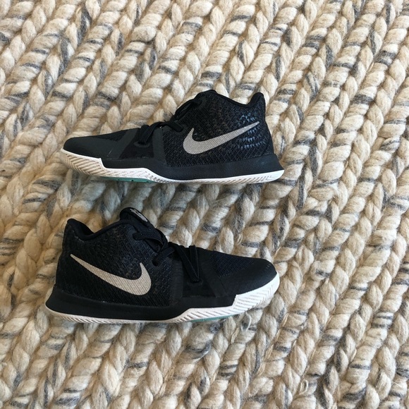 kyrie 3 azurie elizabeth